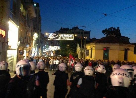 Стамбул Площадь Таксим Разгон лагеря протеста 15 июня 2013 года Прямой эфир / Трансляция